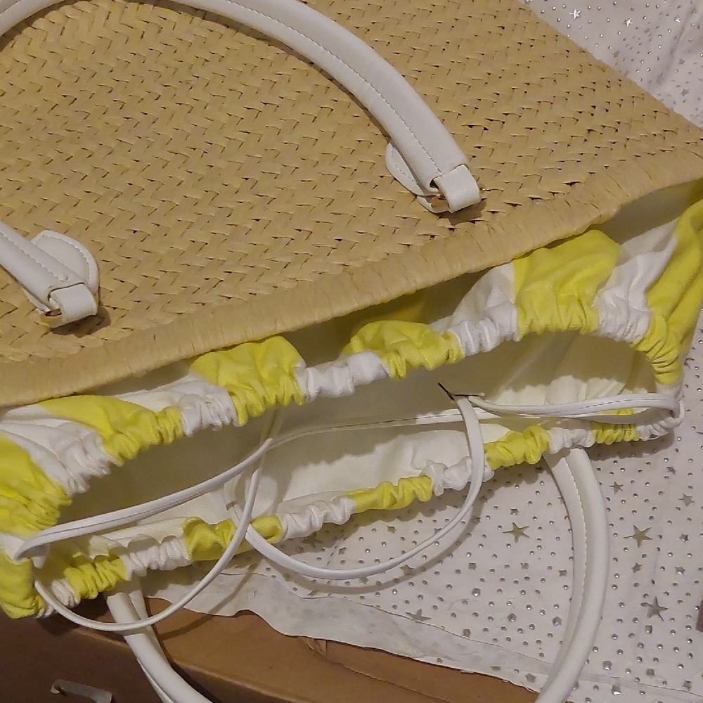 On 34th Isabellaa Straw Medium Drawstring Tote, Like New. - Picture 10 of 10